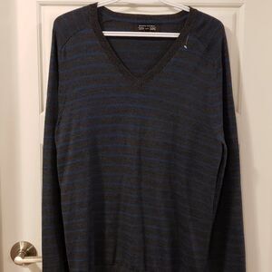 BANANA Rep Men's X-Fine Italian Wool Grey-Blue Stripe V-Neck Sweater